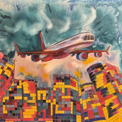 Pintura batik de un avión sobre una ciudad.